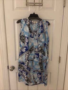 Diane Von Furstenberg SILK Light and Navy Blue Paisley Dress with pockets